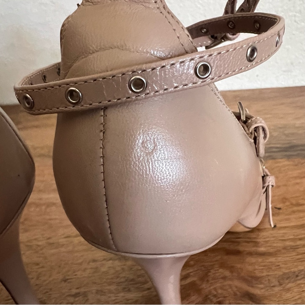 Valentino Garavani Nude Heels - Picture 13 of 16